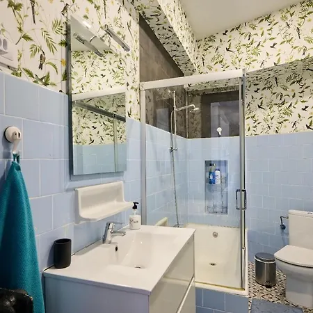 Spacious In The Hall Area *